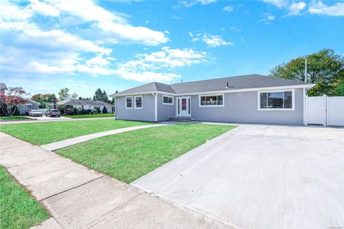 28 High St, Farmingdale, NY, 11735-3014 | Card Image