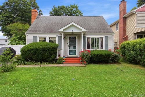 5 Putnam Pl, Huntington Station, NY, 11746-2924 | Card Image