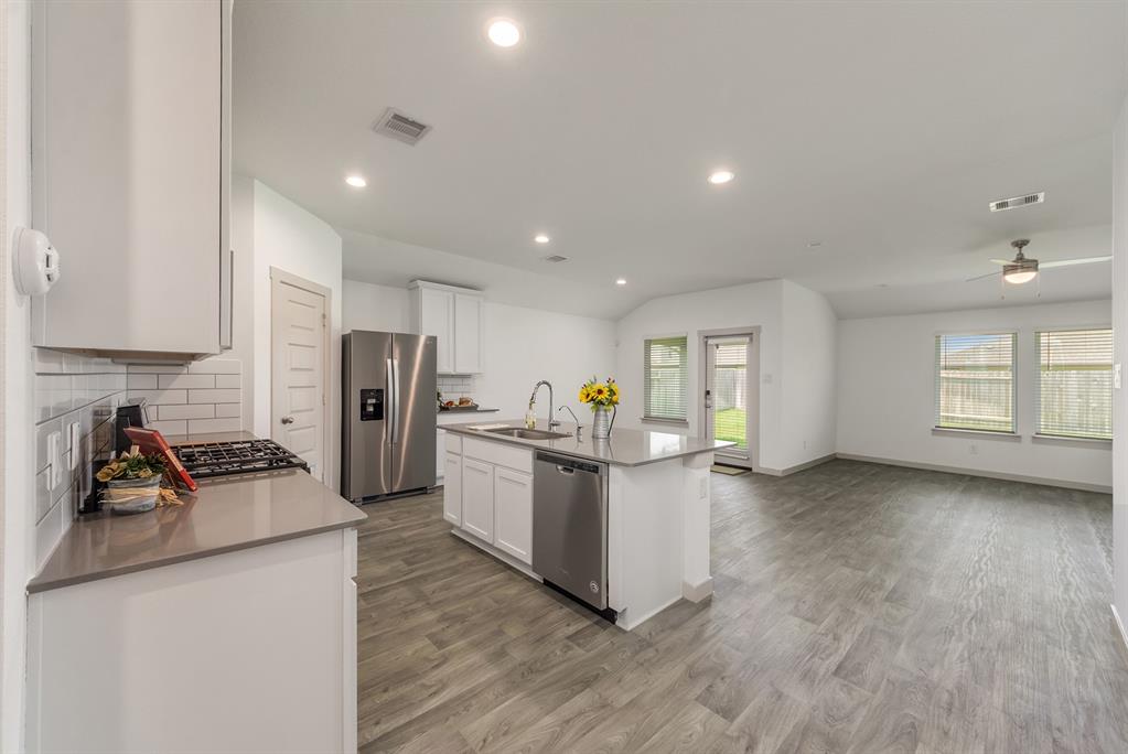 Brahman Ln, Rosharon, TX 77583