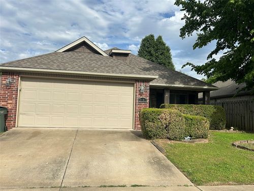 2632 N Barcelona Ave, Fayetteville, AR, 72703-3371 | Card Image