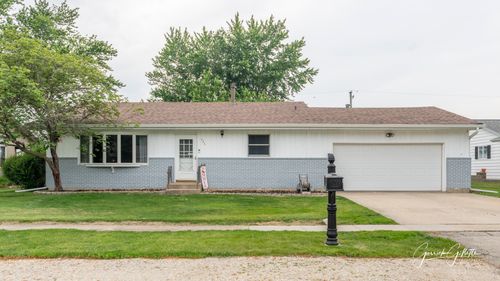 423 Pine St, Waterman, IL, 60556-9806 | Card Image