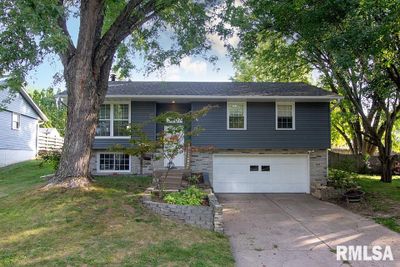 3207 S Hampton Drive, House other with 3 bedrooms, 1 bathrooms and null parking in Bettendorf IA | Image 1