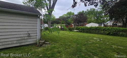 31749 Rosslyn Ave, Garden City, MI, 48135-1347 | Card Image