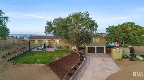 23700 Reindeer Dr, Tehachapi, CA, 93561-7706 | Card Image