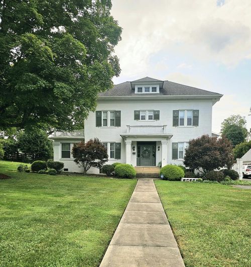 227 Church St, Tazewell, VA, 24651-1303 | Card Image