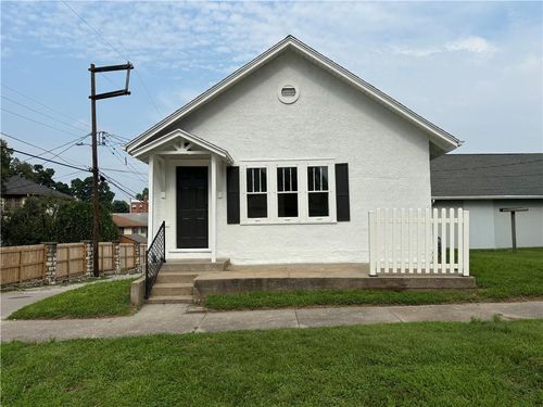 305 N 27th St, Saint Joseph, MO, 64501-2608 | Card Image