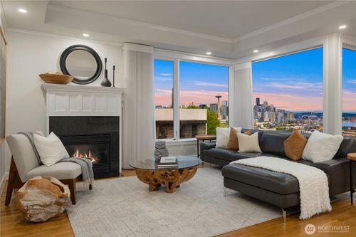 a-525 W Prospect St, Seattle, WA, 98119-3642 | Card Image