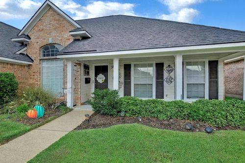 3301 Colonial Dr, Bossier City, LA, 71111-8181 | Card Image