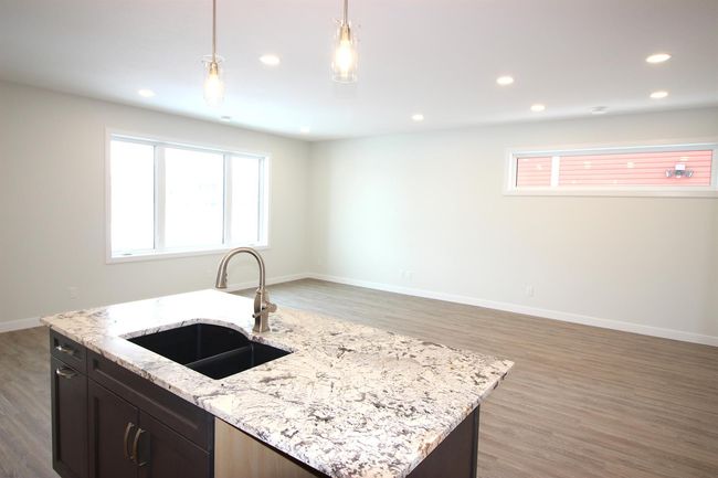 6103 Valleyview Dr, Home with 2 bedrooms, 2 bathrooms and 3 parking in Camrose AB | Image 11