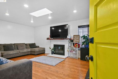 447 S 16th St, Richmond, CA, 94804-2516 | Card Image