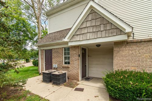 5-221 Oakbrooke Drive, South Lyon, MI, 48178 | Card Image