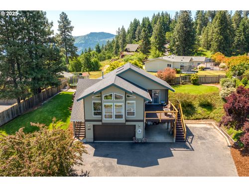377 Nw Spring St, White Salmon, WA, 98672-8956 | Card Image