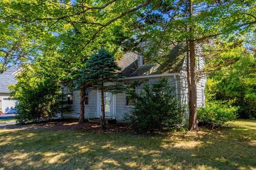 9 Arnold Rd, Shrewsbury, MA, 01545-5901 | Card Image