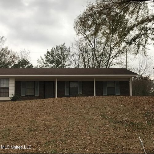 840 White Cir, Grenada, MS, 38901-5058 | Card Image