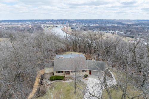 2000 Roe Crest Dr, North Mankato, MN, 56003-3429 | Card Image