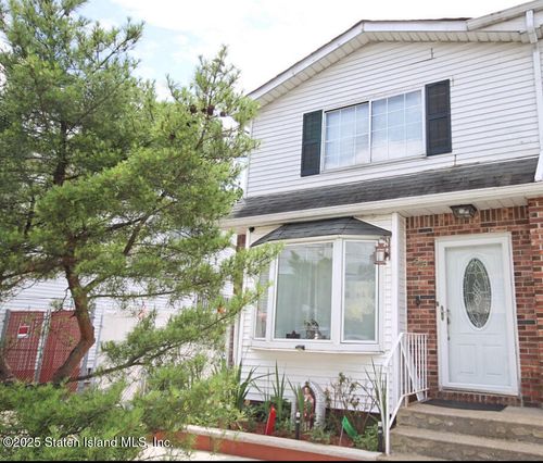 22 Confederation Pl, Staten Island, NY, 10303-2412 | Card Image