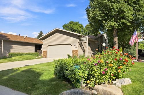 2708 27th St S, Fargo, ND, 58103-5035 | Card Image