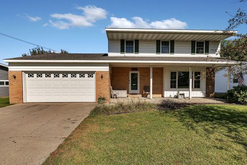 111 Washburne Dr, Paynesville, MN, 56362-1823 | Card Image