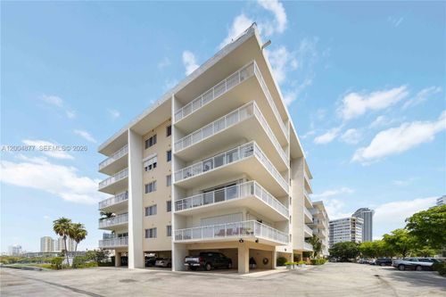 32a-126 Golden Isles Dr, Hallandale Beach, FL, 33009-8803 | Card Image