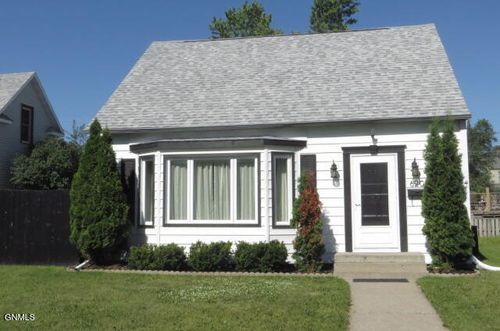 620 5th Ave Se, Jamestown, ND, 58401-4719 | Card Image