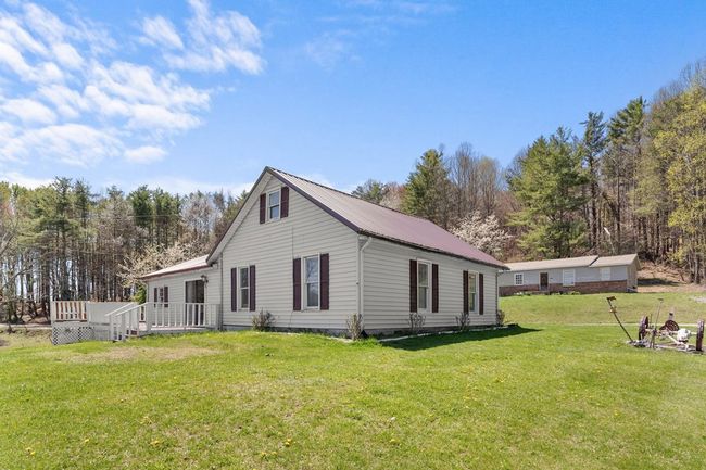 203 Penny Ln, House other with 4 bedrooms, 2 bathrooms and 3 parking in Independence VA | Image 21