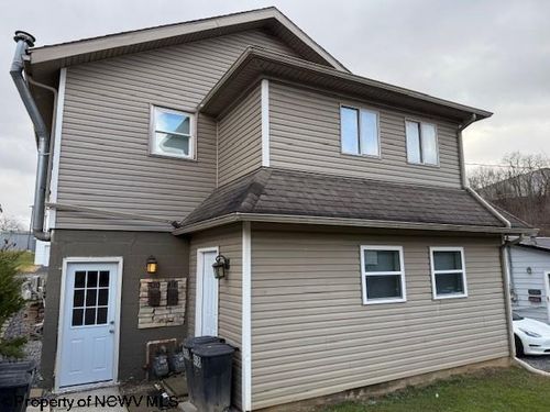 418 Albany St, Westover, WV, 26501-4101 | Card Image