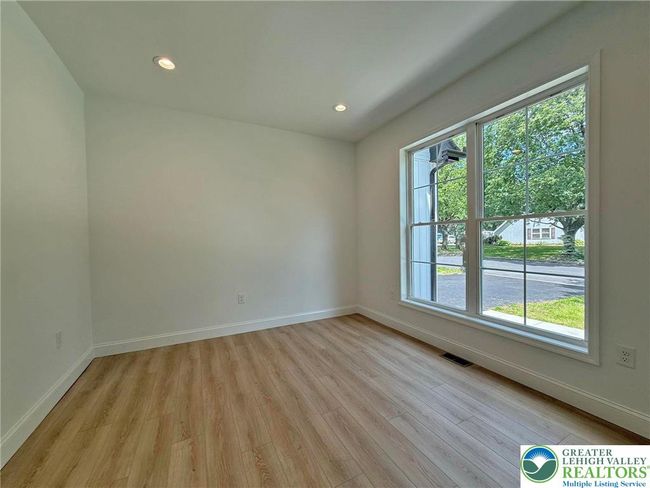 9858 Old 22, House other with 4 bedrooms, 4 bathrooms and null parking in Breinigsville PA | Image 19