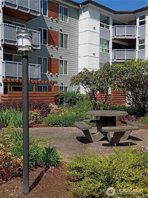 115-10501 8th Ave Ne, Seattle, WA, 98125-7228 | Card Image
