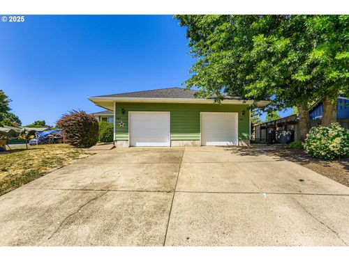 1257 Sw Tall Oaks Dr, McMinnville, OR, 97128-5726 | Card Image