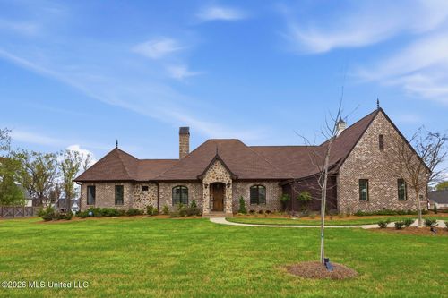 214 Ashworth Cir, Madison, MS, 39110-1800 | Card Image