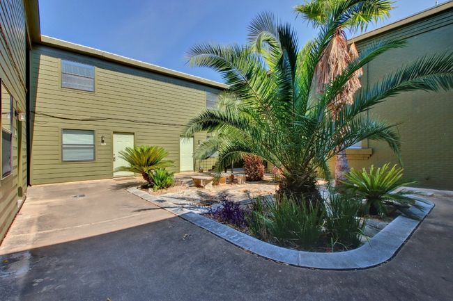 APT-109 - 303 W 40 Th St, Condo with 2 bedrooms, 1 bathrooms and 2 parking in Austin TX | Image 7