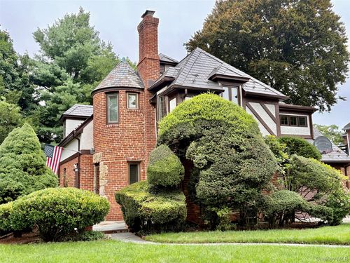 11 Andover Ln, Manhasset, NY, 11030-1801 | Card Image