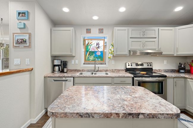 1610 Hardee St, House other with 3 bedrooms, 2 bathrooms and null parking in Rockport TX | Image 14