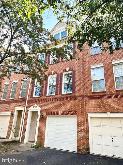 1120 S Monroe St, Arlington, VA, 22204-4217 | Card Image