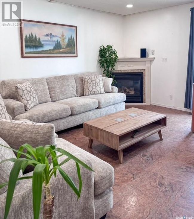 1159 Chaplin St E, House other with 5 bedrooms, 4 bathrooms and null parking in Swift Current SK | Image 9