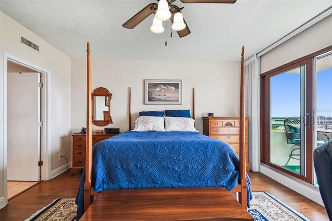Master bedroom with its own balcony. | Image 32