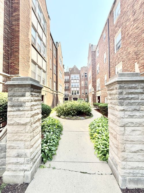 h3-2801 W Lunt Ave, Chicago, IL, 60645-2945 | Card Image