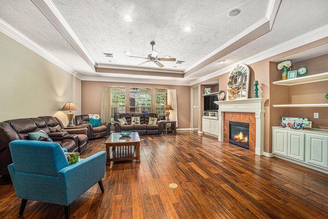 Extra view of this amazing living room with gorgeous built-ins. | Image 11