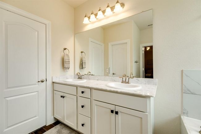 203 Bentwater Ln, House other with 4 bedrooms, 2 bathrooms and 2 parking in Clute TX | Image 19
