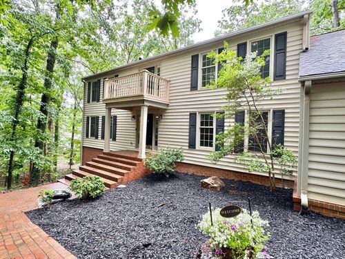 4867 Hunting Hills Dr, Roanoke, VA, 24018-8628 | Card Image