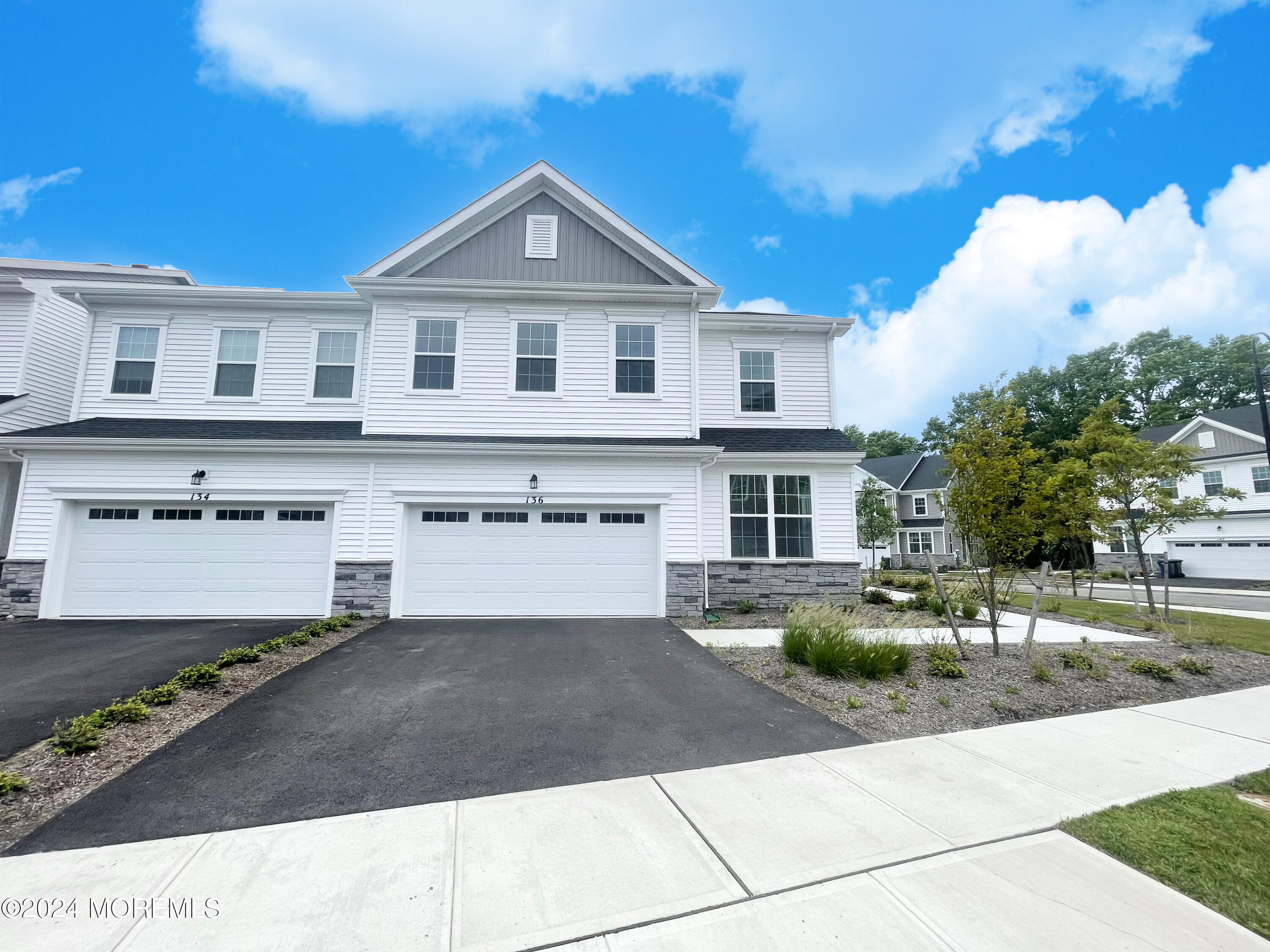 Woolley Ct, Oakhurst, NJ 07755