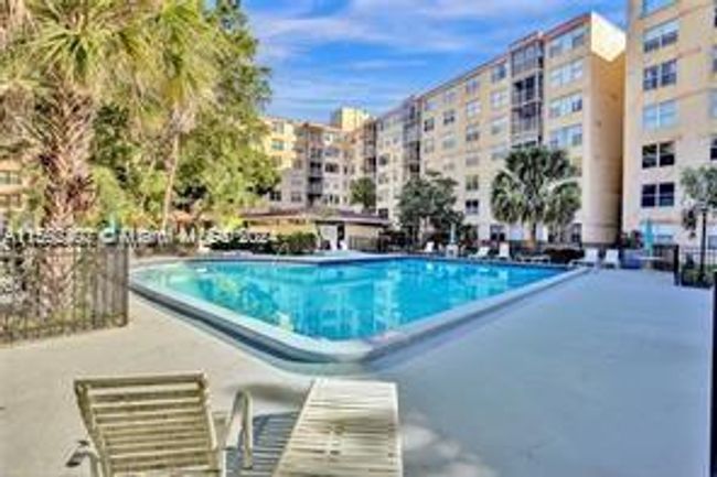 314 - 17890 W Dixie Hwy 314 Hwy, Condo with 2 bedrooms, 2 bathrooms and null parking in North Miami Beach FL | Image 5