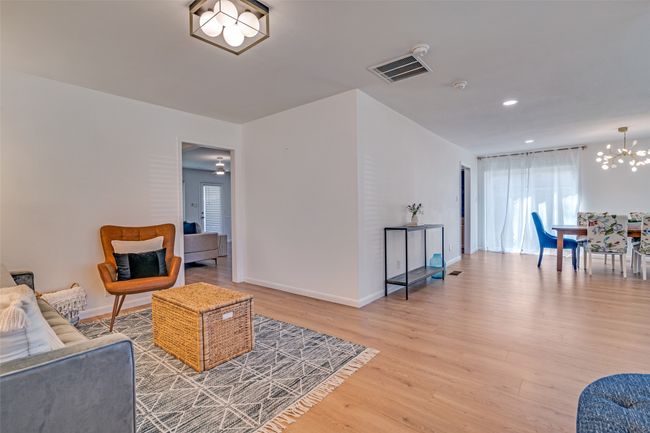 13660 Purple Sage Rd, House other with 3 bedrooms, 2 bathrooms and null parking in Dallas TX | Image 7