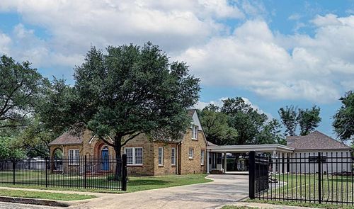 266 Monroe St, Giddings, TX, 78942-3528 | Card Image