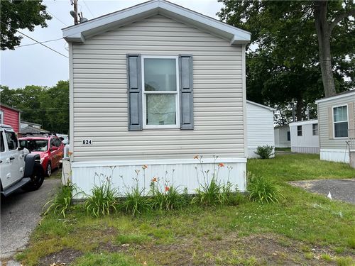 824 Forest Park Avenue, Middletown, RI, 02842 | Card Image