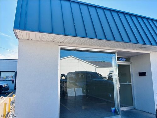 5380 E Lake Rd, Sheffield Lake, OH, 44054-1823 | Card Image