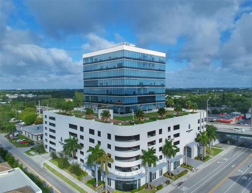 20200 W Dixie Hwy, MIAMI, FL, 33180-1918 | Card Image