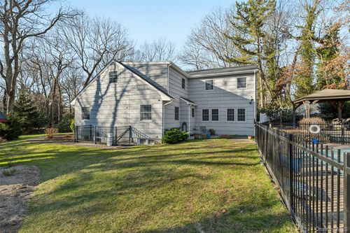 4 Paul Revere Ln, Centerport, NY, 11721-1610 | Card Image