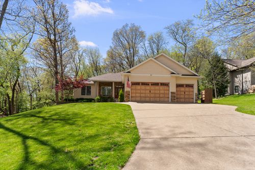 30 Hollows Ct, Le Claire, IA, 52753-8001 | Card Image