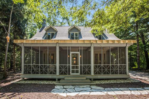 18589 Brook Holw, New Buffalo, MI, 49117-8833 | Card Image